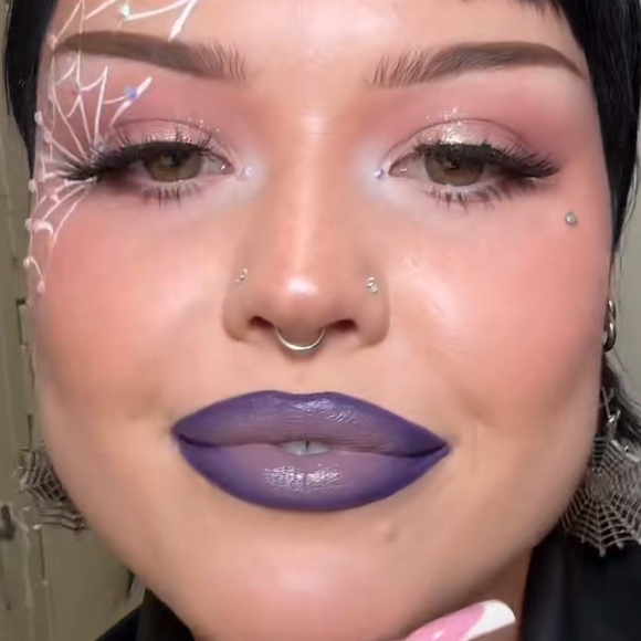 ✏️ GRAPE EXPECTATIONS a MAC LIP PENCIL $25 **NEW IN THE BOX. - Picture 11 of 13